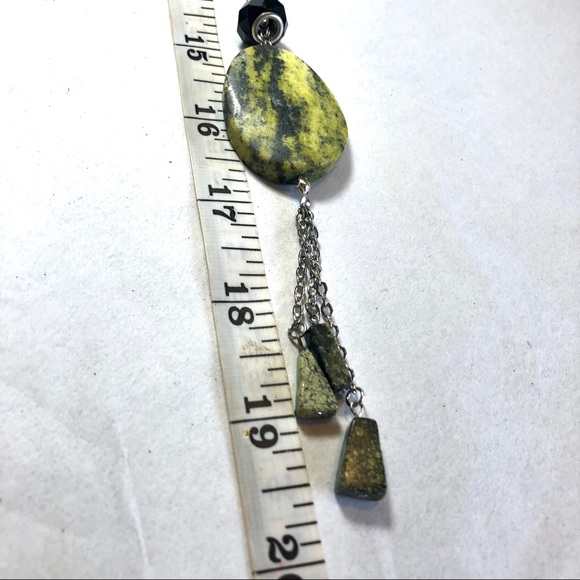 Green and black stone dangle necklace - Picture 3 of 4